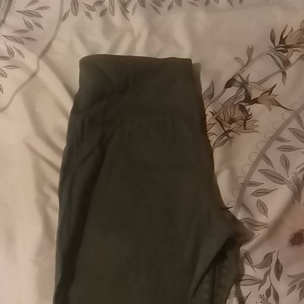 Old Navy capris - Picture 4 of 4